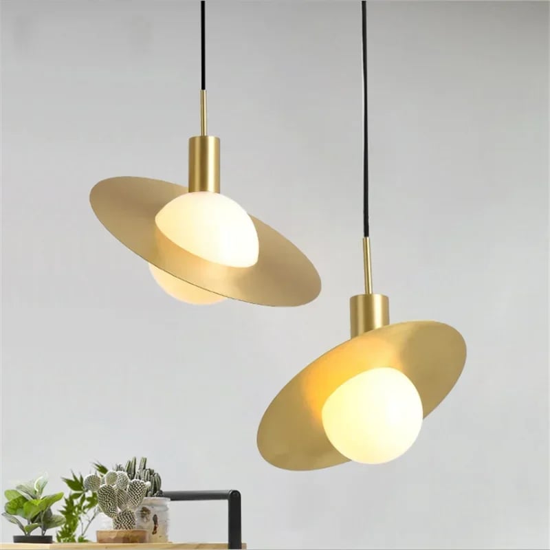 Suspension LED en forme de planète saturne dorée – Image 4